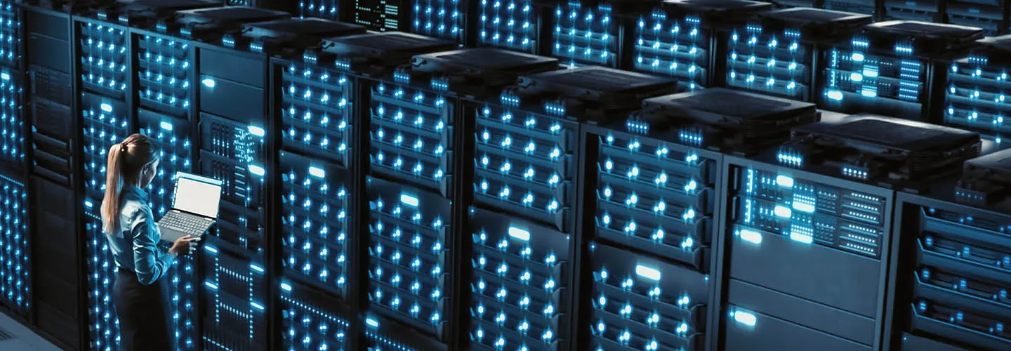 Banner showcasing expense claims with convenient mobile apps